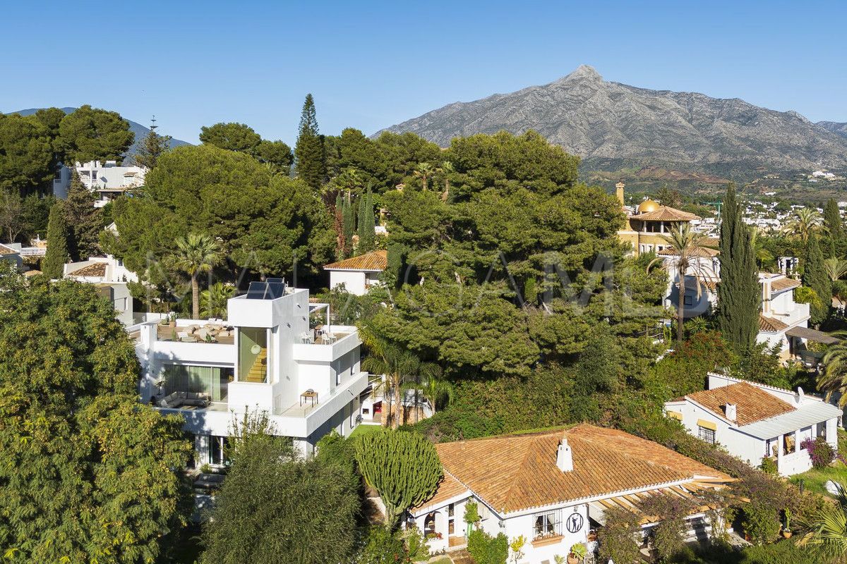 Villa for sale in Nueva Andalucia