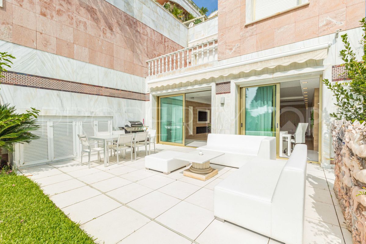 Apartamento planta baja en venta en Marbella - Puerto Banus con 3 dormitorios