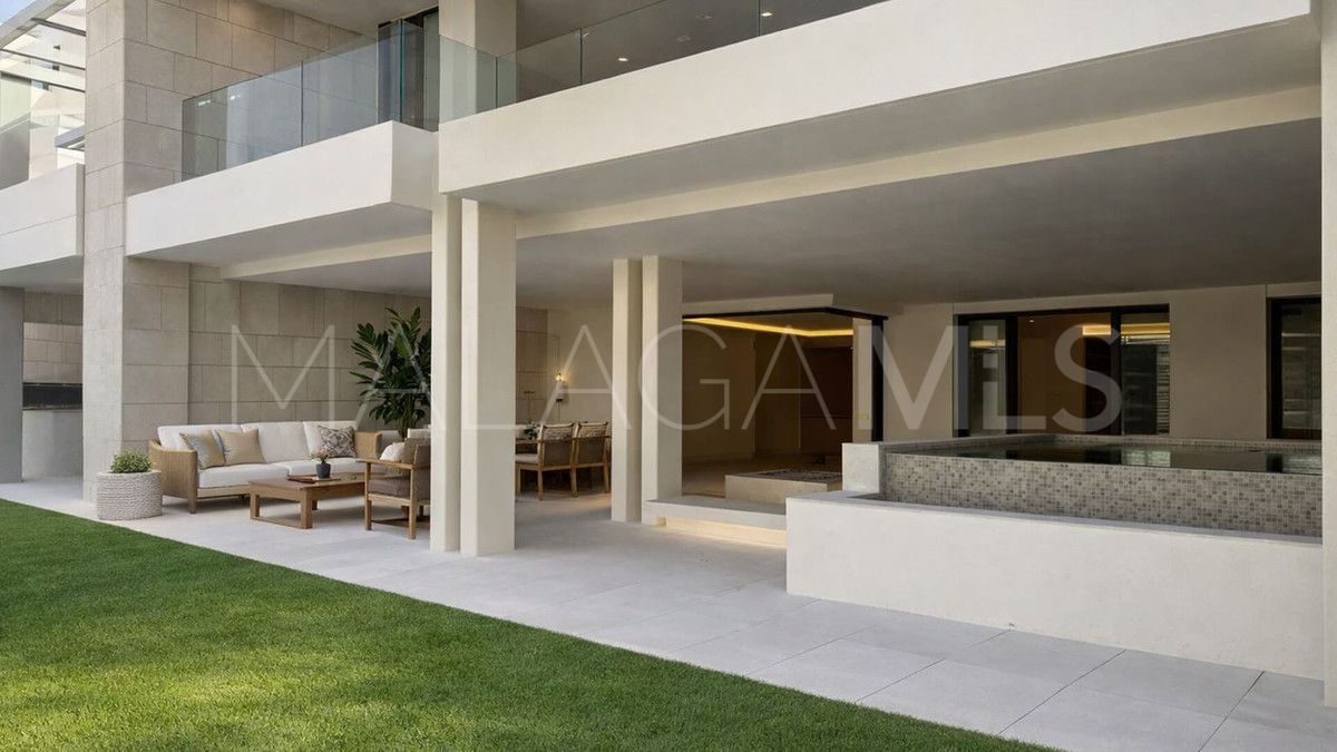 For sale ground floor apartment with 4 bedrooms in Marbella City