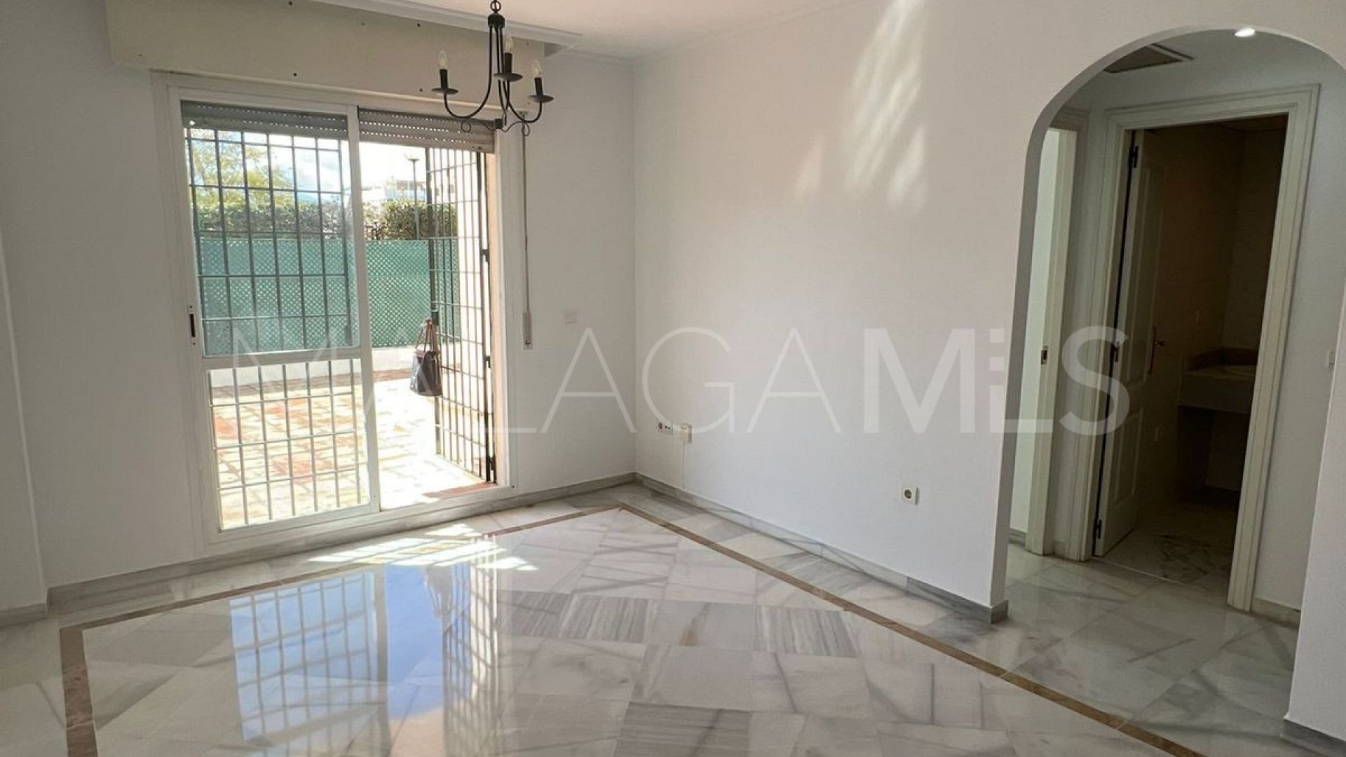 Erdgeschosswohnung for sale in Nueva Andalucia