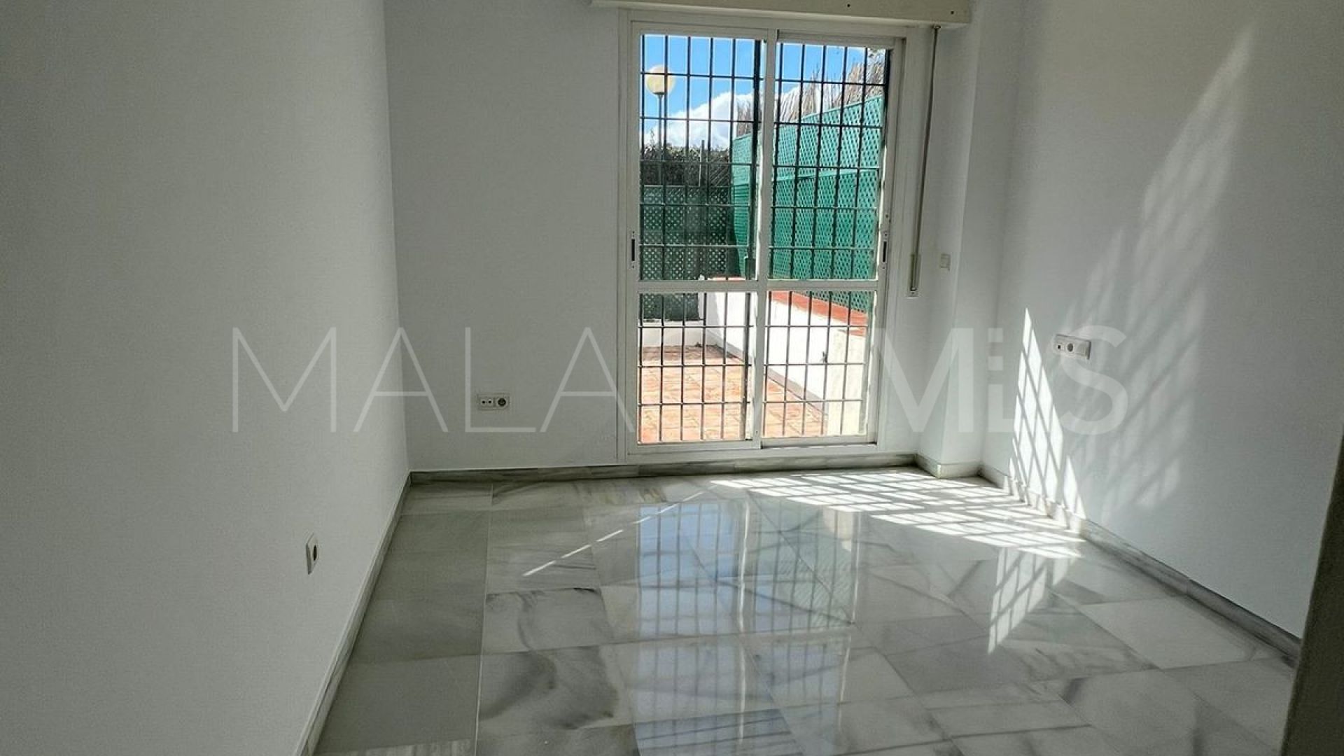 Erdgeschosswohnung for sale in Nueva Andalucia