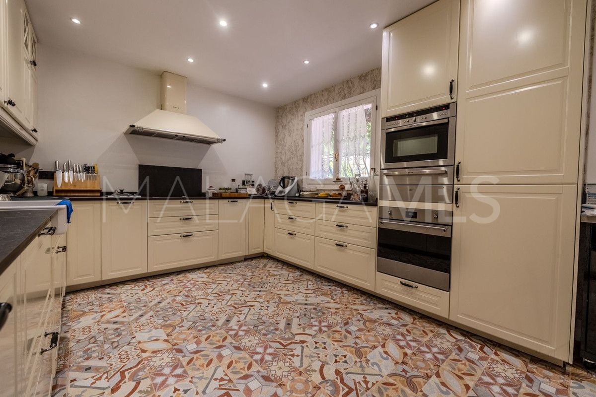 For sale 5 bedrooms villa in Marbella City