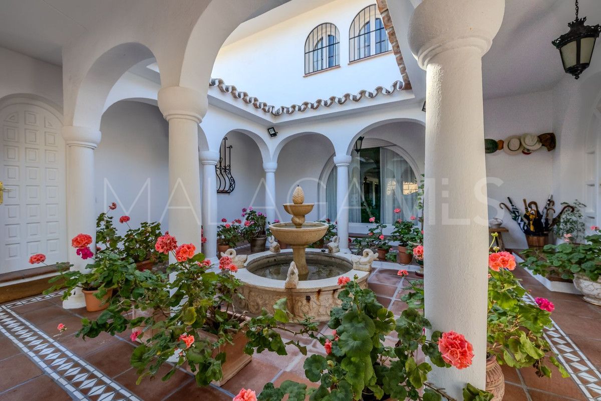 For sale 5 bedrooms villa in Marbella City