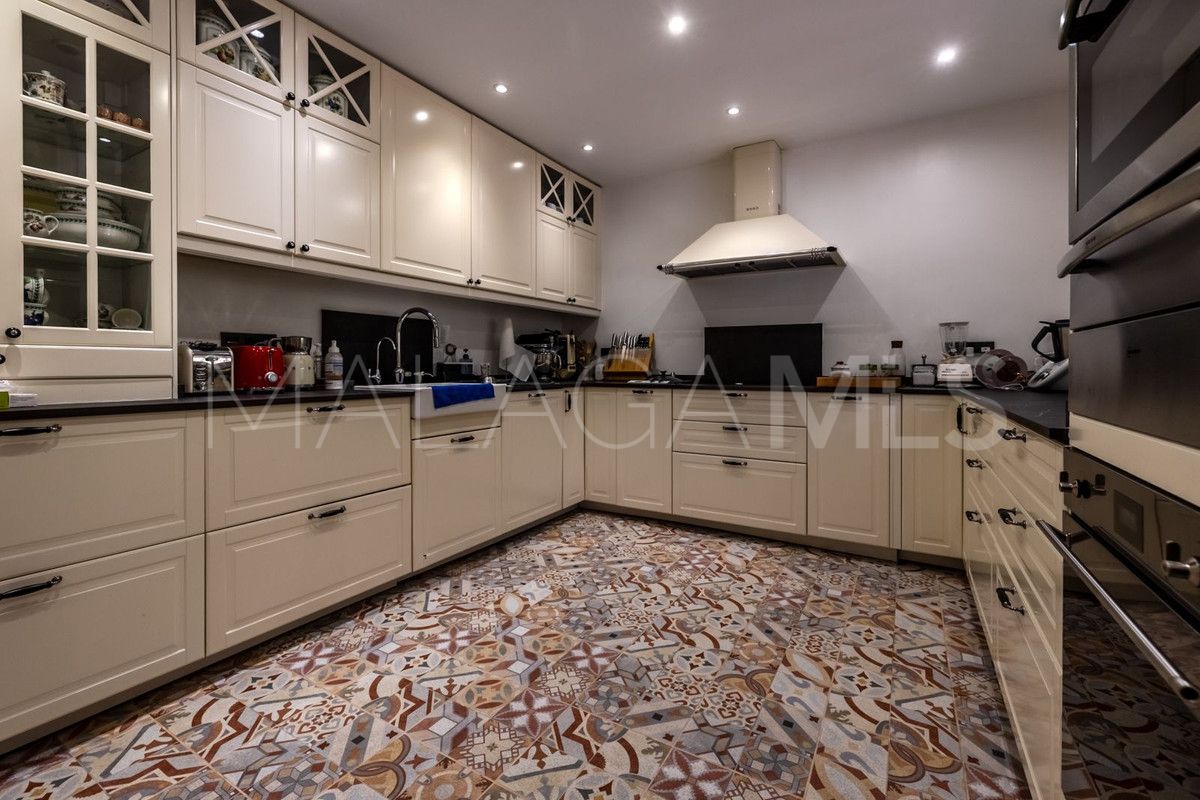 For sale 5 bedrooms villa in Marbella City