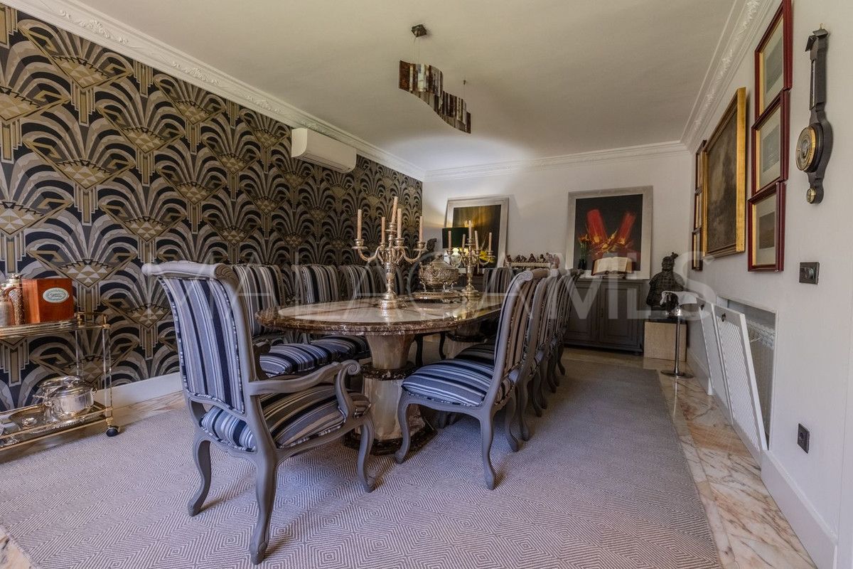 For sale 5 bedrooms villa in Marbella City