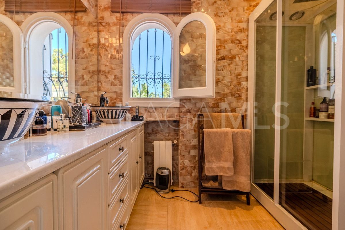 For sale 5 bedrooms villa in Marbella City