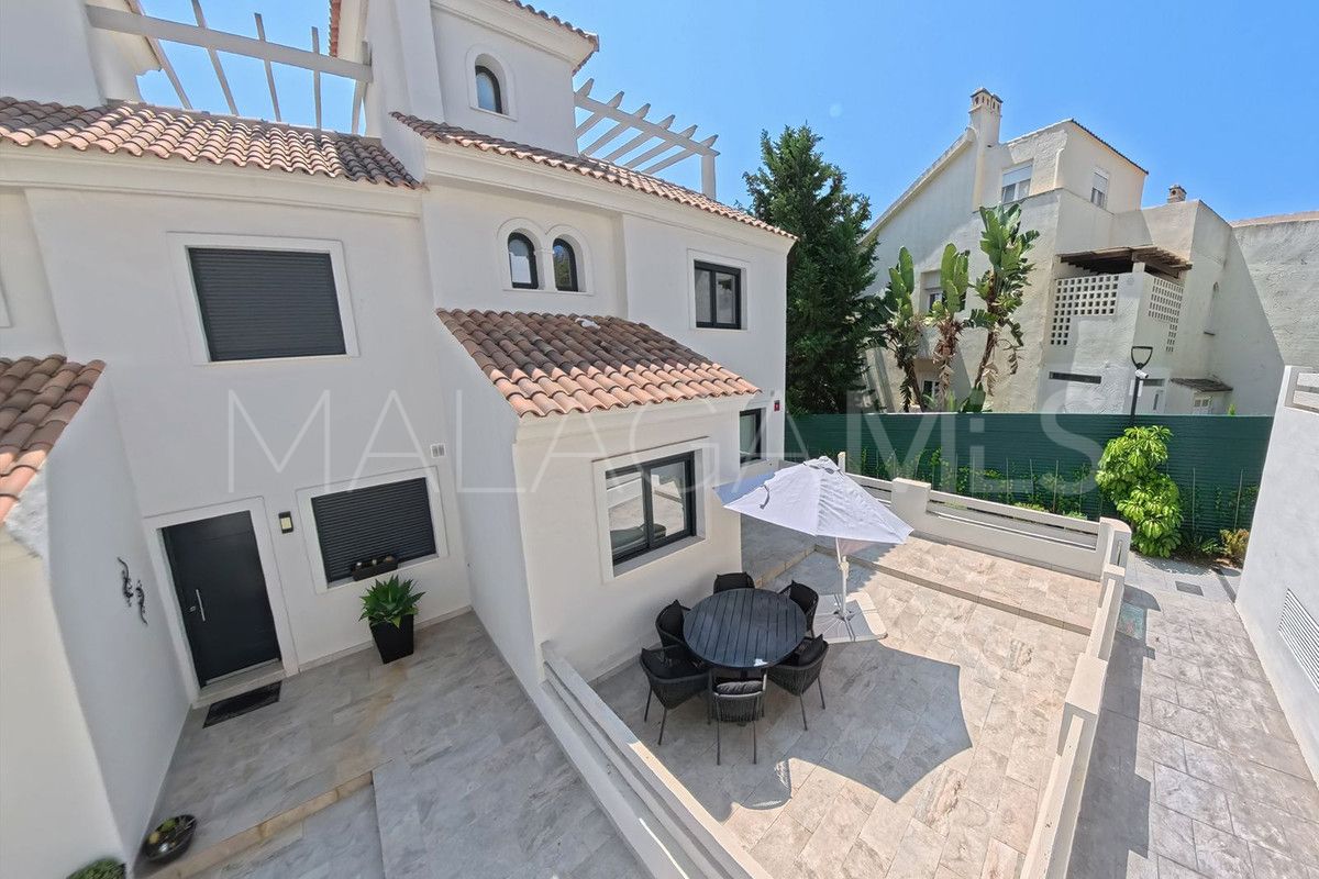 Town house for sale in Estepona with 3 bedrooms
