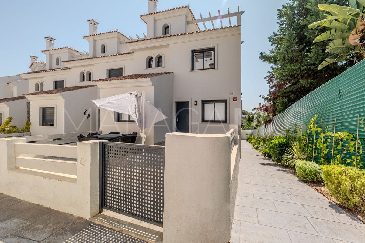 Buy adosado in Estepona de 3 bedrooms
