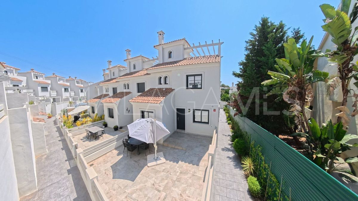 Buy adosado in Estepona de 3 bedrooms