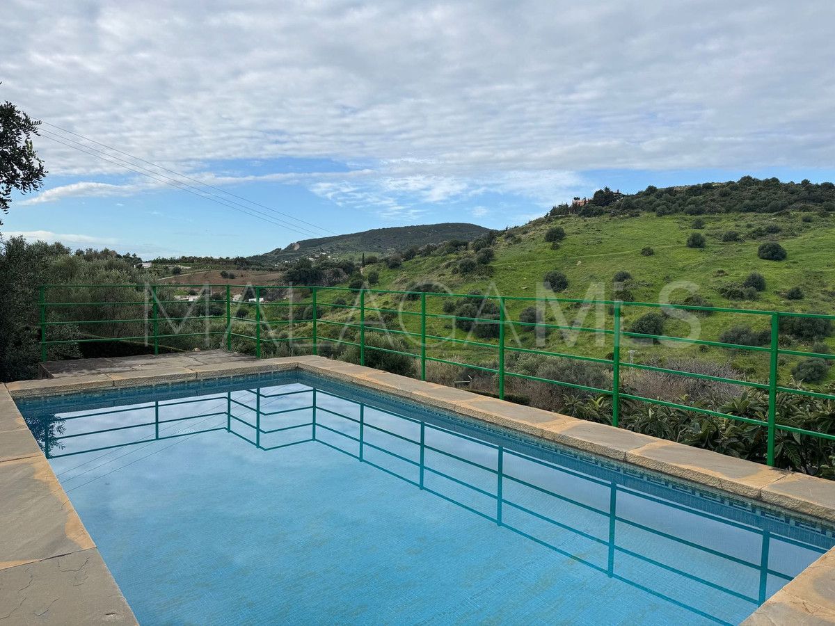Villa for sale in Estepona