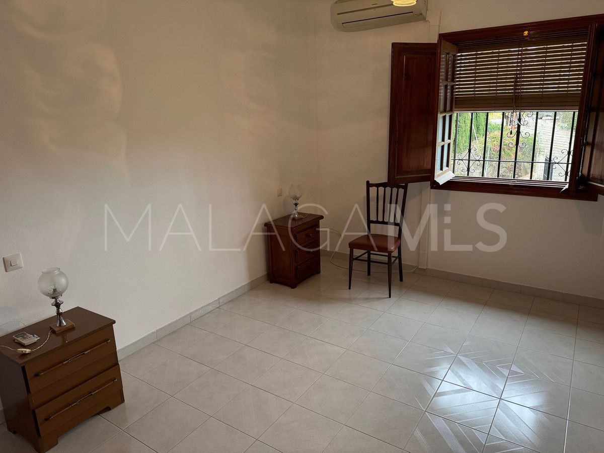 Villa for sale in Estepona