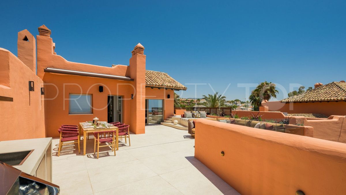 Atico con 4 dormitorios en venta en Los Monteros