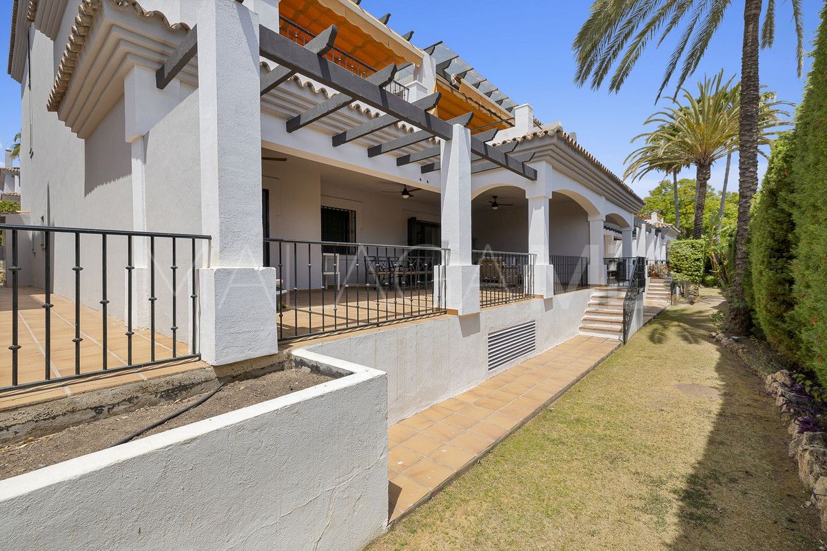 San Pedro de Alcantara, apartamento planta baja a la venta de 3 bedrooms