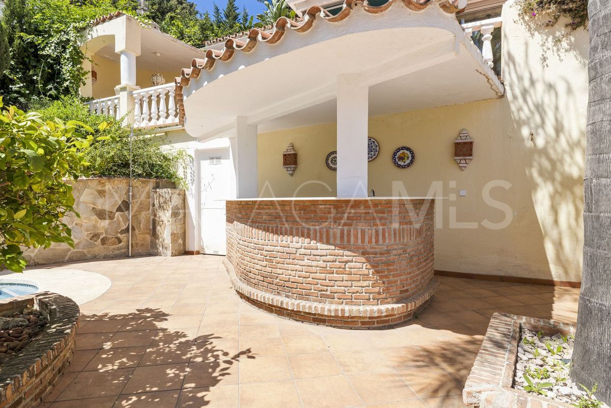 Villa for sale in Nueva Andalucia