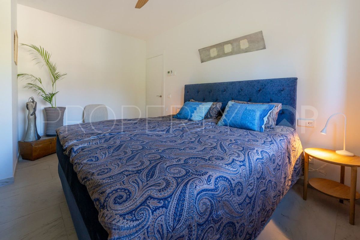 Buy 3 bedrooms penthouse in Marbella Golden Mile