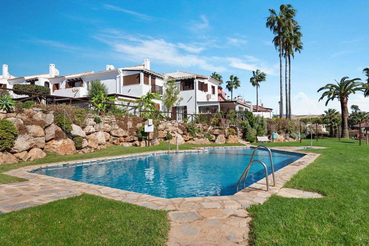 3 bedrooms town house in Estepona for sale
