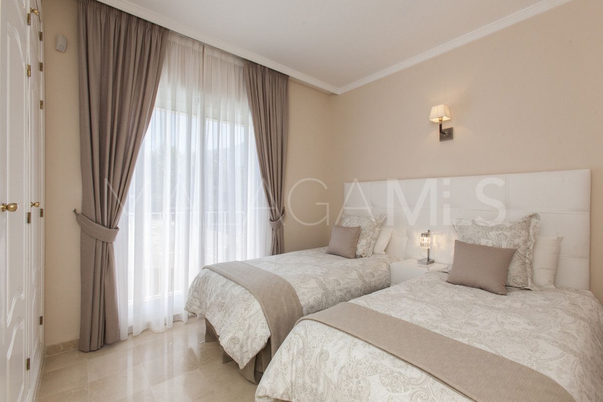 Buy town house in Nueva Andalucia