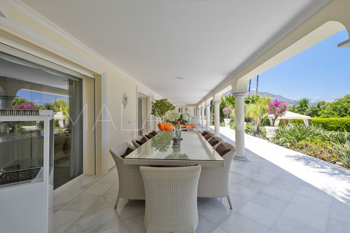 Villa for sale in Nueva Andalucia