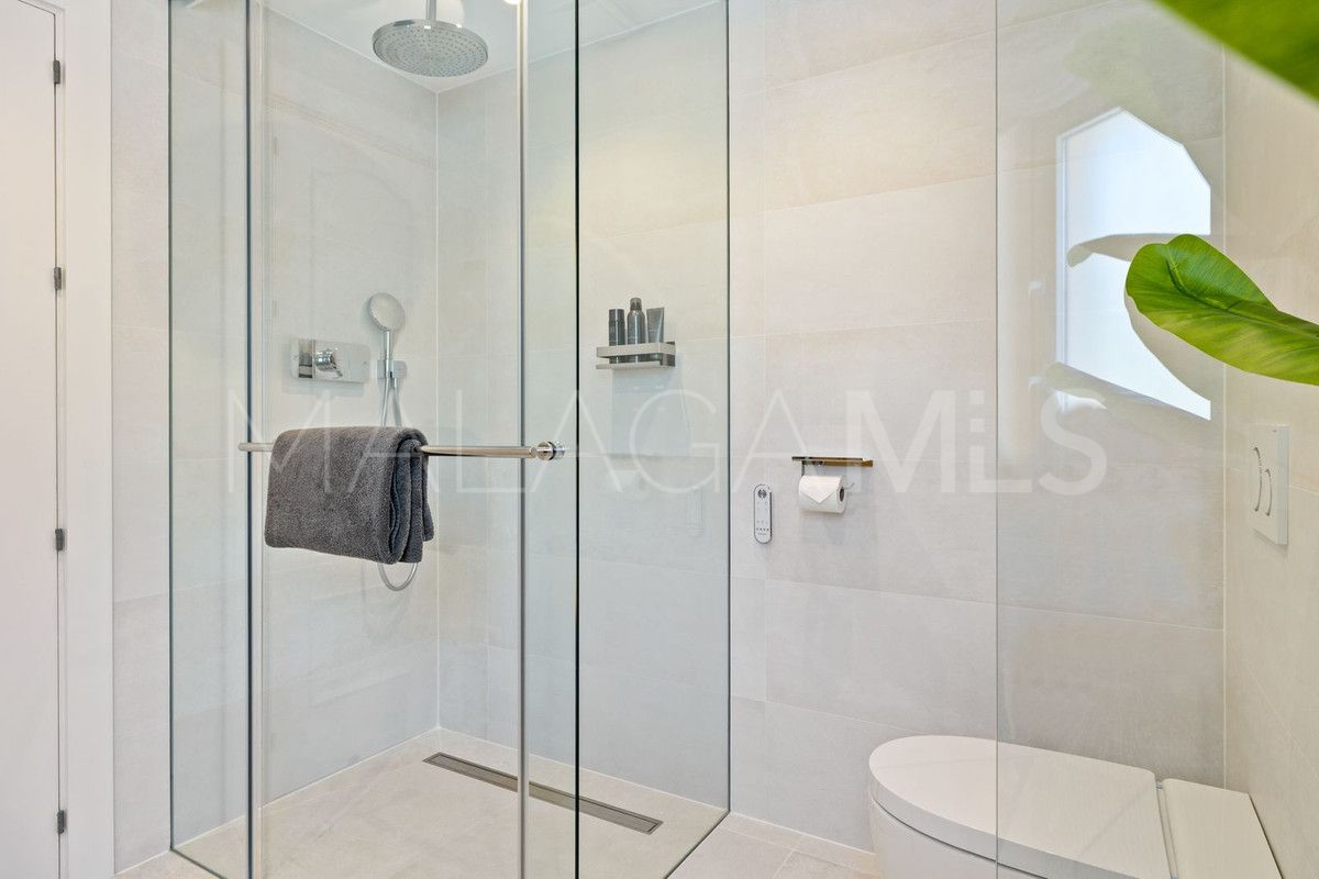 Villa for sale in Nueva Andalucia