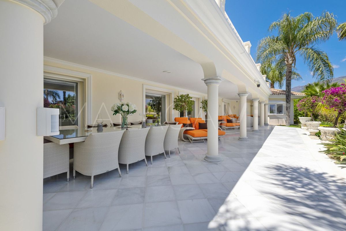 Villa for sale in Nueva Andalucia
