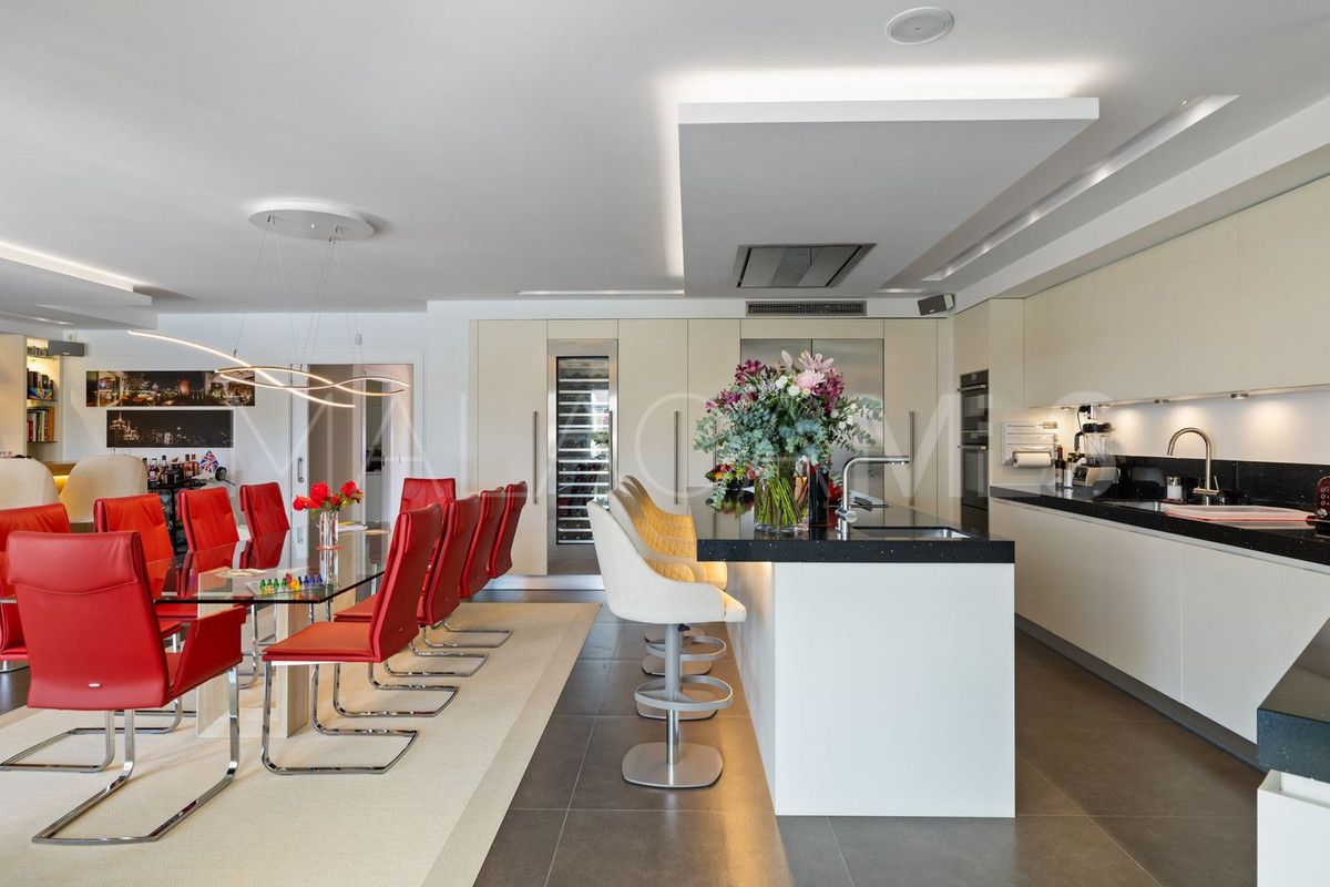 Villa for sale in Nueva Andalucia