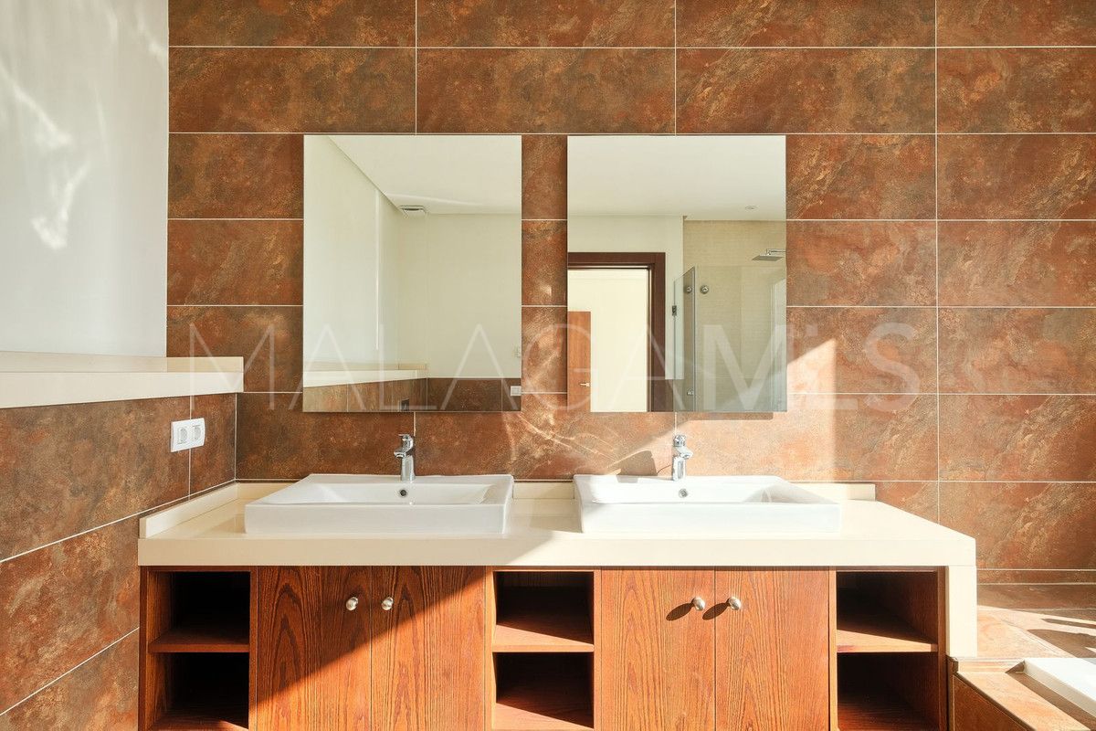 Villa for sale in Benahavis