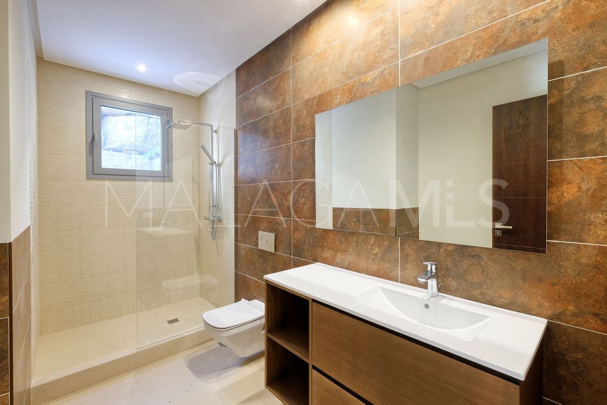 Villa for sale in Benahavis