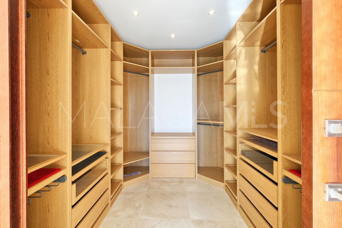 Villa for sale in Benahavis