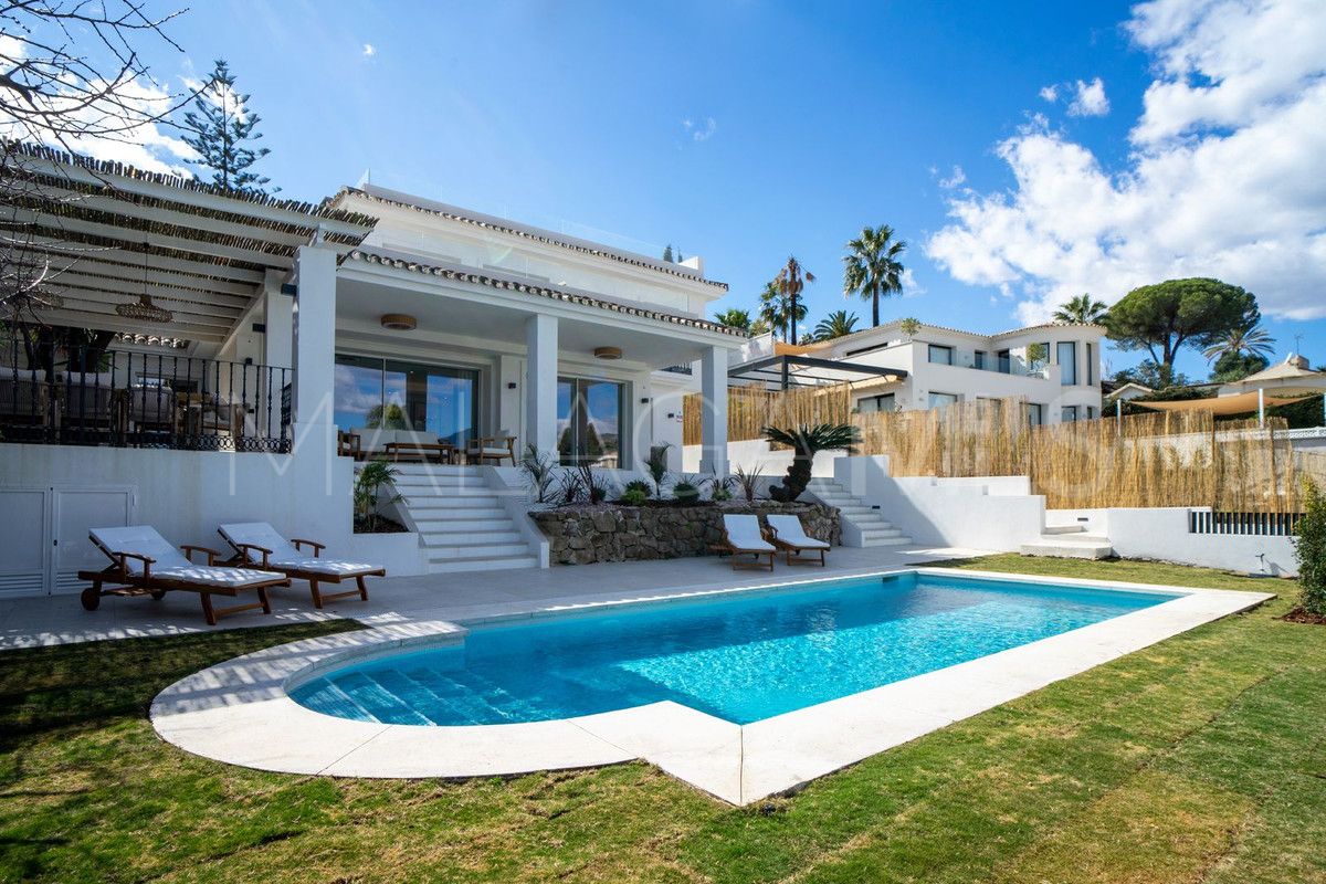 Villa for sale in Nueva Andalucia