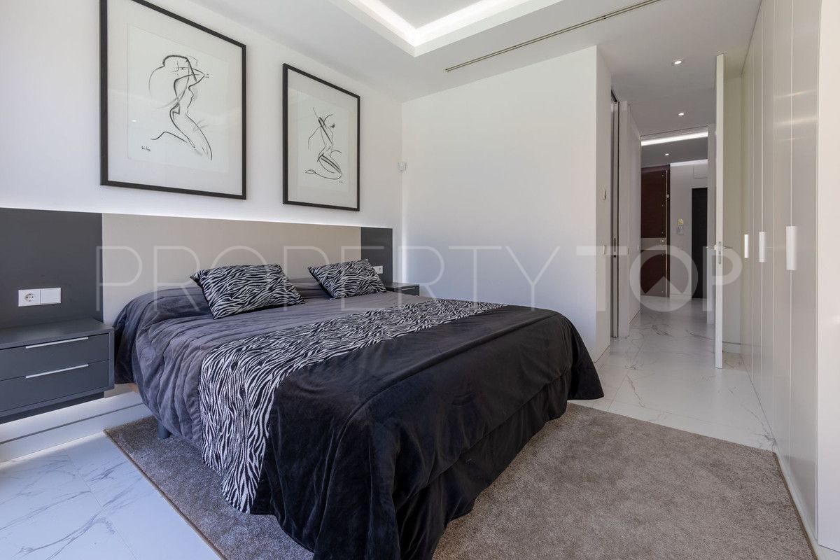 Villa en venta con 5 dormitorios en Marbella - Puerto Banus