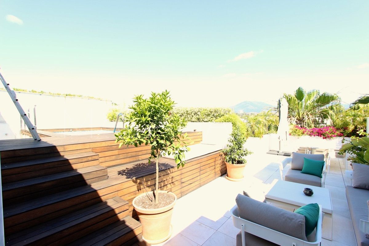 Penthouse for sale in Marbella - Puerto Banus with 3 bedrooms