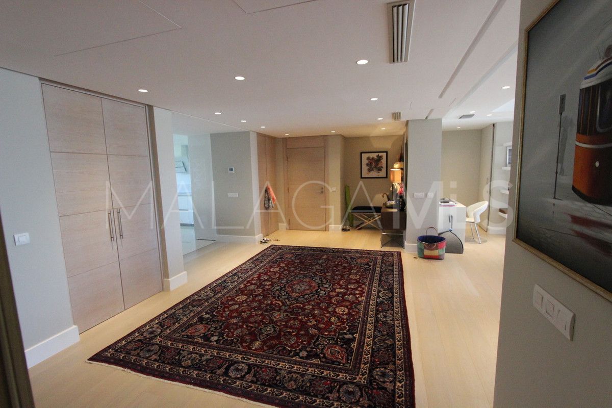 Penthouse for sale in Marbella - Puerto Banus with 3 bedrooms