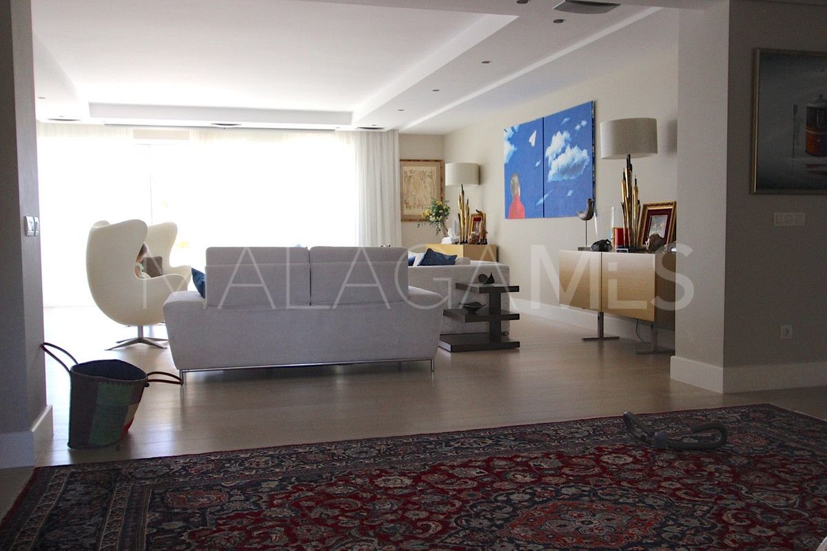 Penthouse for sale in Marbella - Puerto Banus with 3 bedrooms