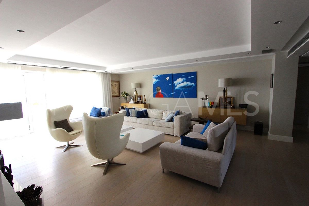 Penthouse for sale in Marbella - Puerto Banus with 3 bedrooms