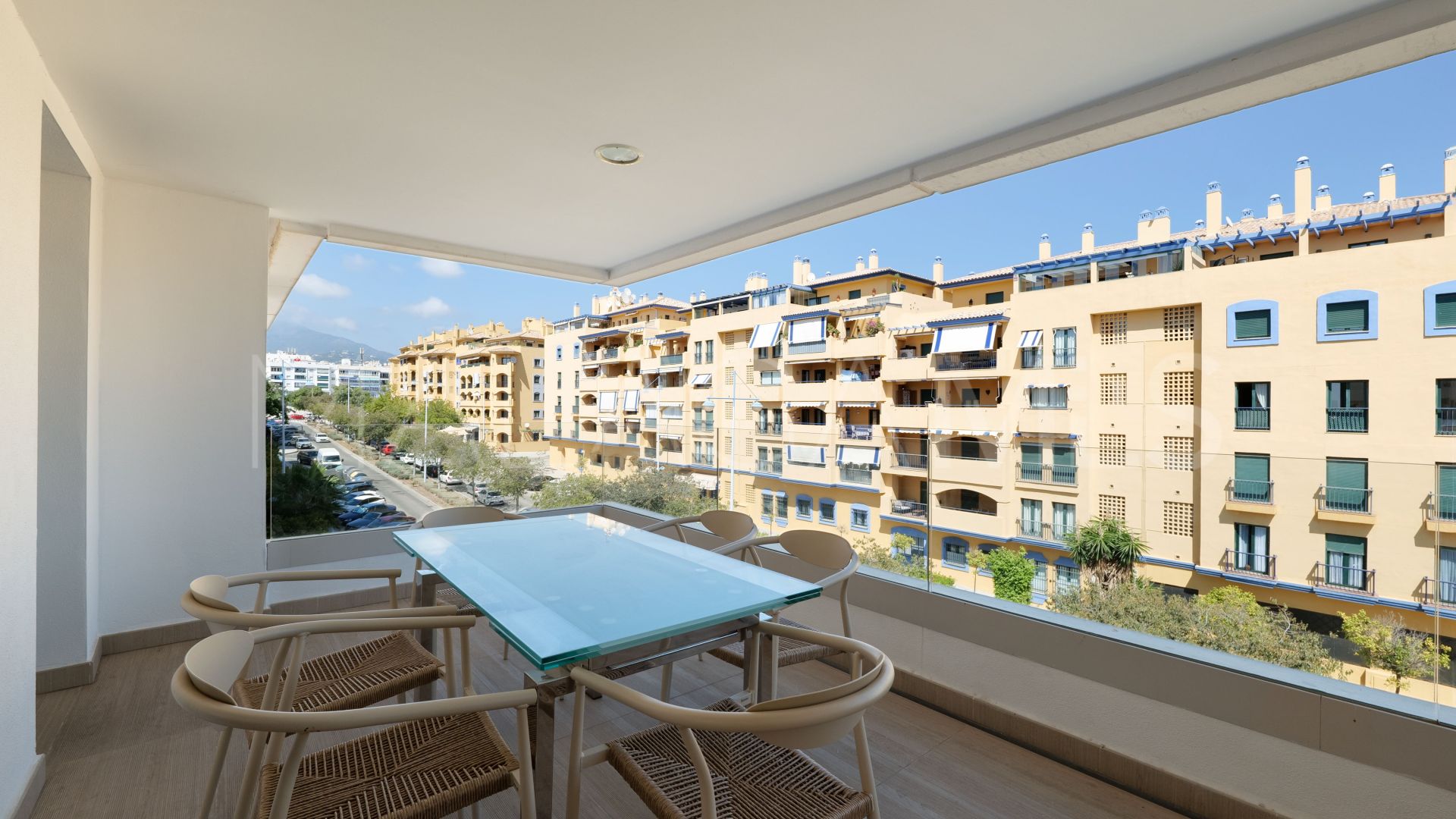 Buy Ático de 3 bedrooms in San Pedro de Alcantara