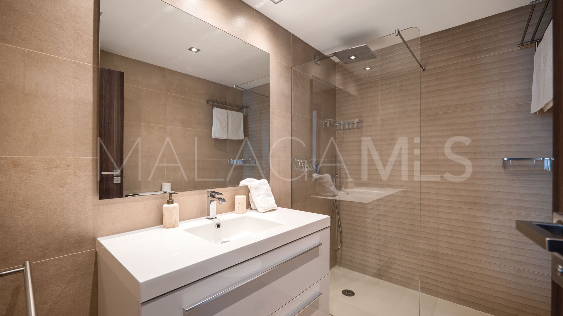 Buy Ático de 3 bedrooms in San Pedro de Alcantara