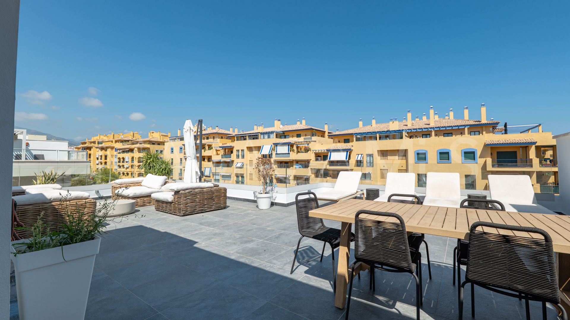 Buy Ático de 3 bedrooms in San Pedro de Alcantara