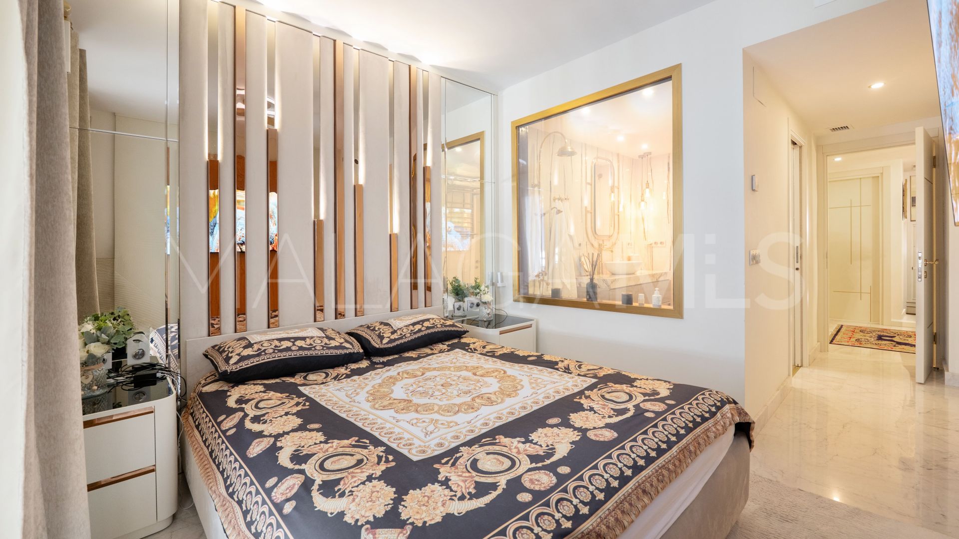 Apartamento with 2 bedrooms a la venta in Marina Banus