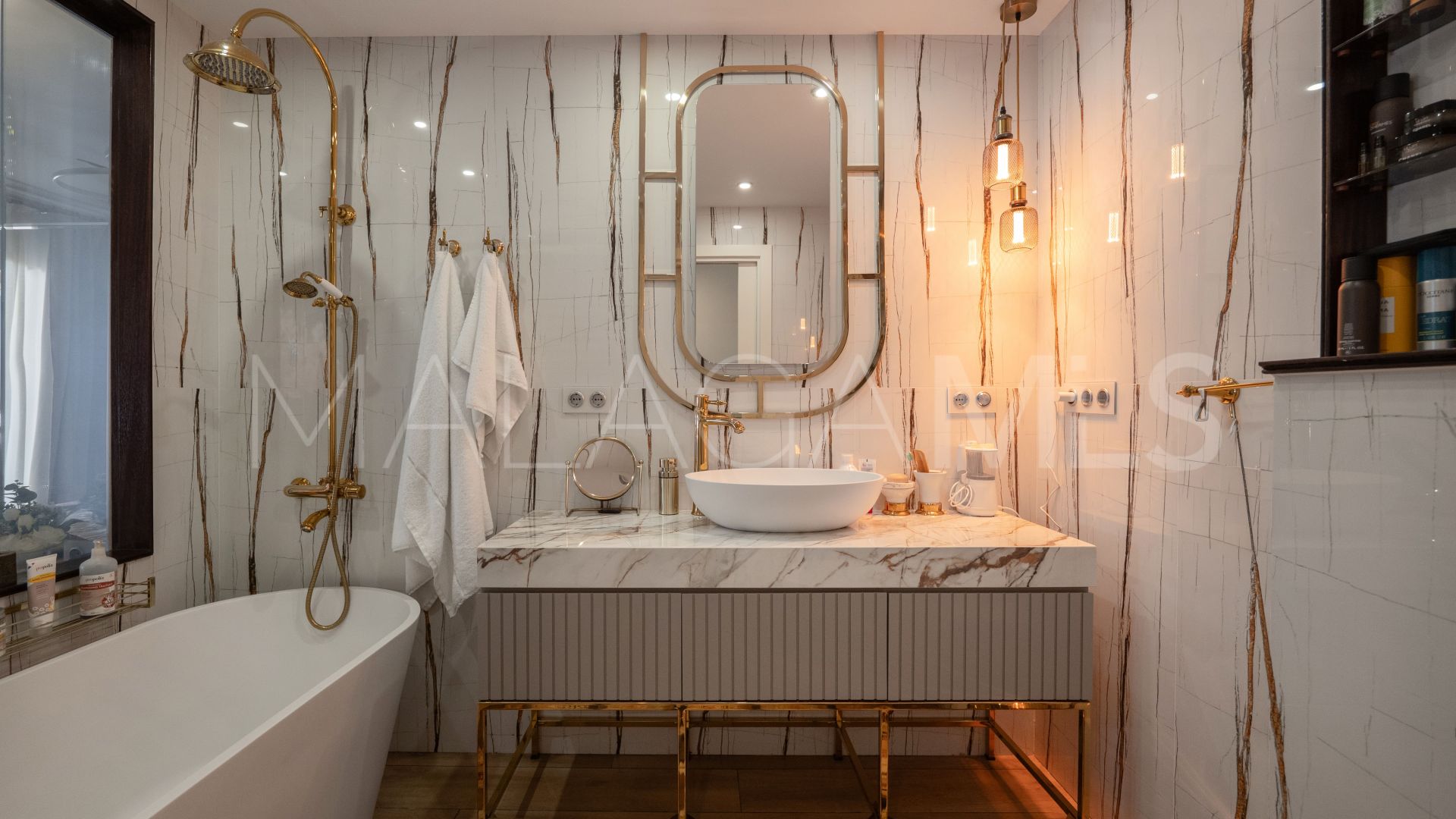 Apartamento with 2 bedrooms a la venta in Marina Banus