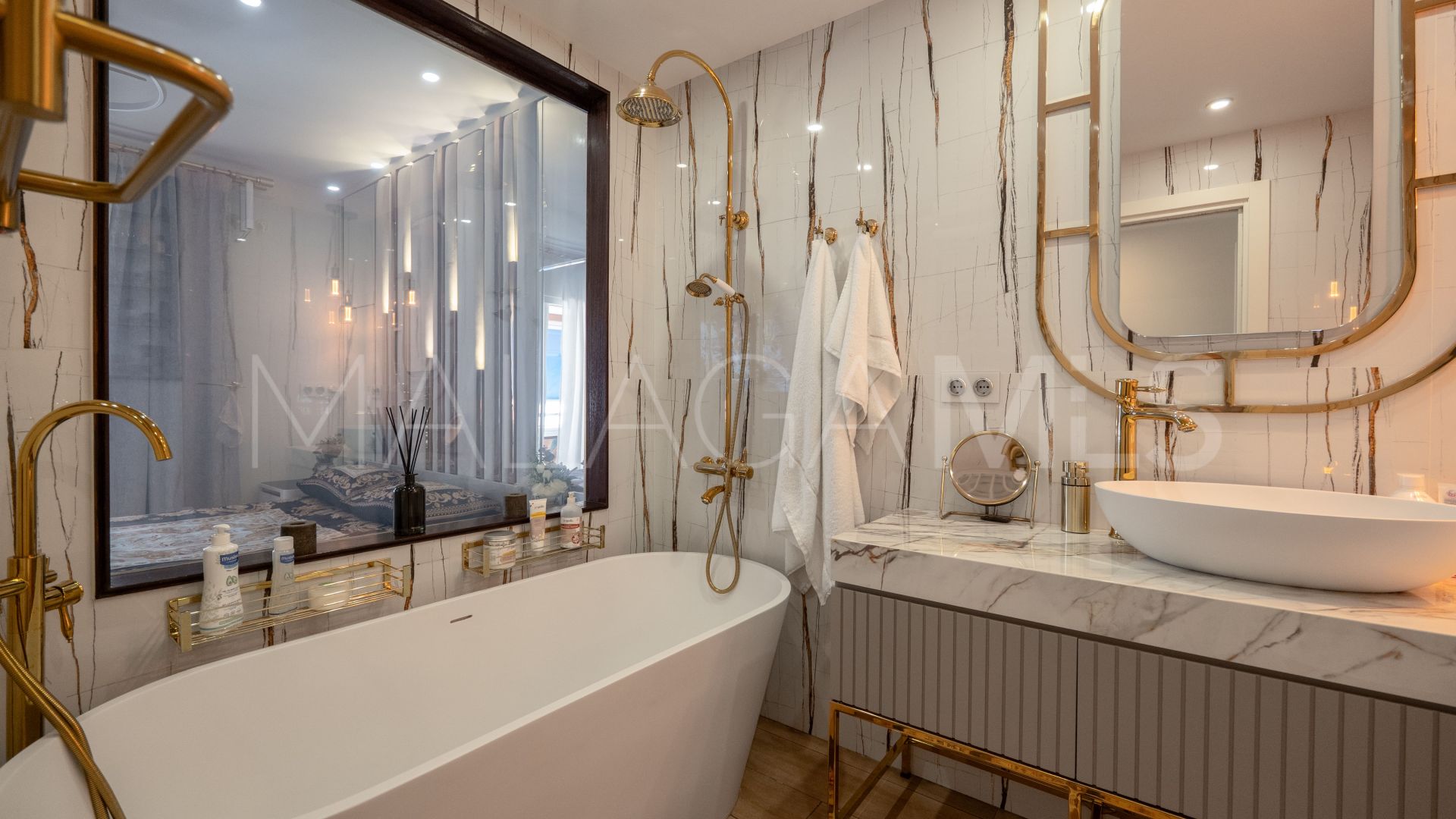 Apartamento with 2 bedrooms a la venta in Marina Banus