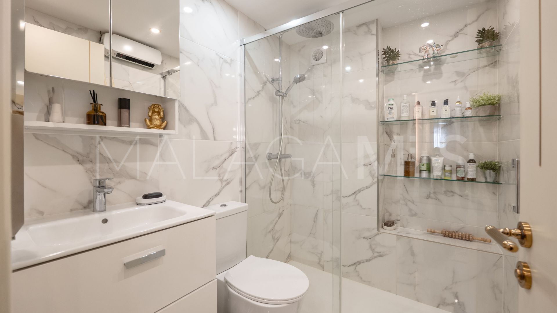 Apartamento with 2 bedrooms a la venta in Marina Banus