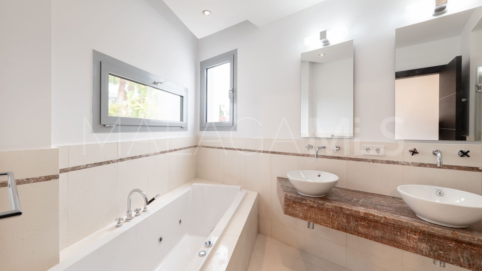 Town house for sale in Meisho Hills