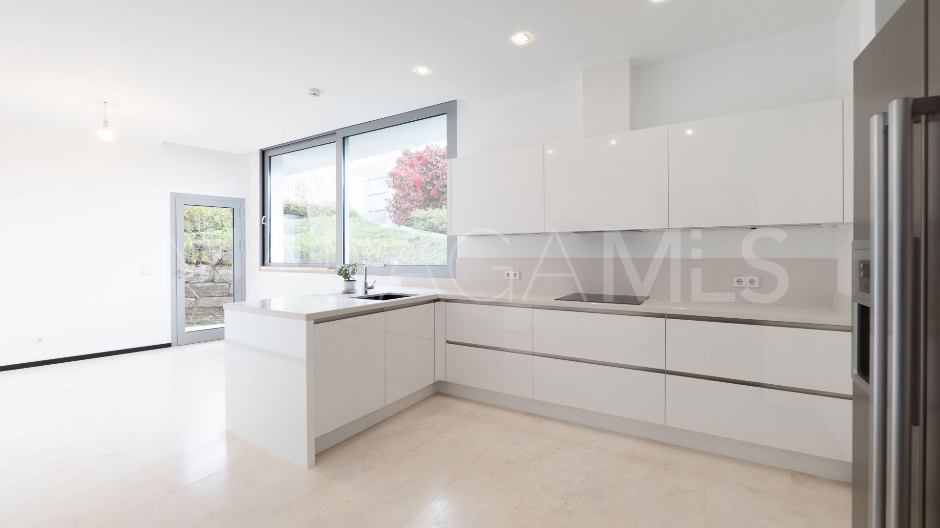 Town house for sale in Meisho Hills