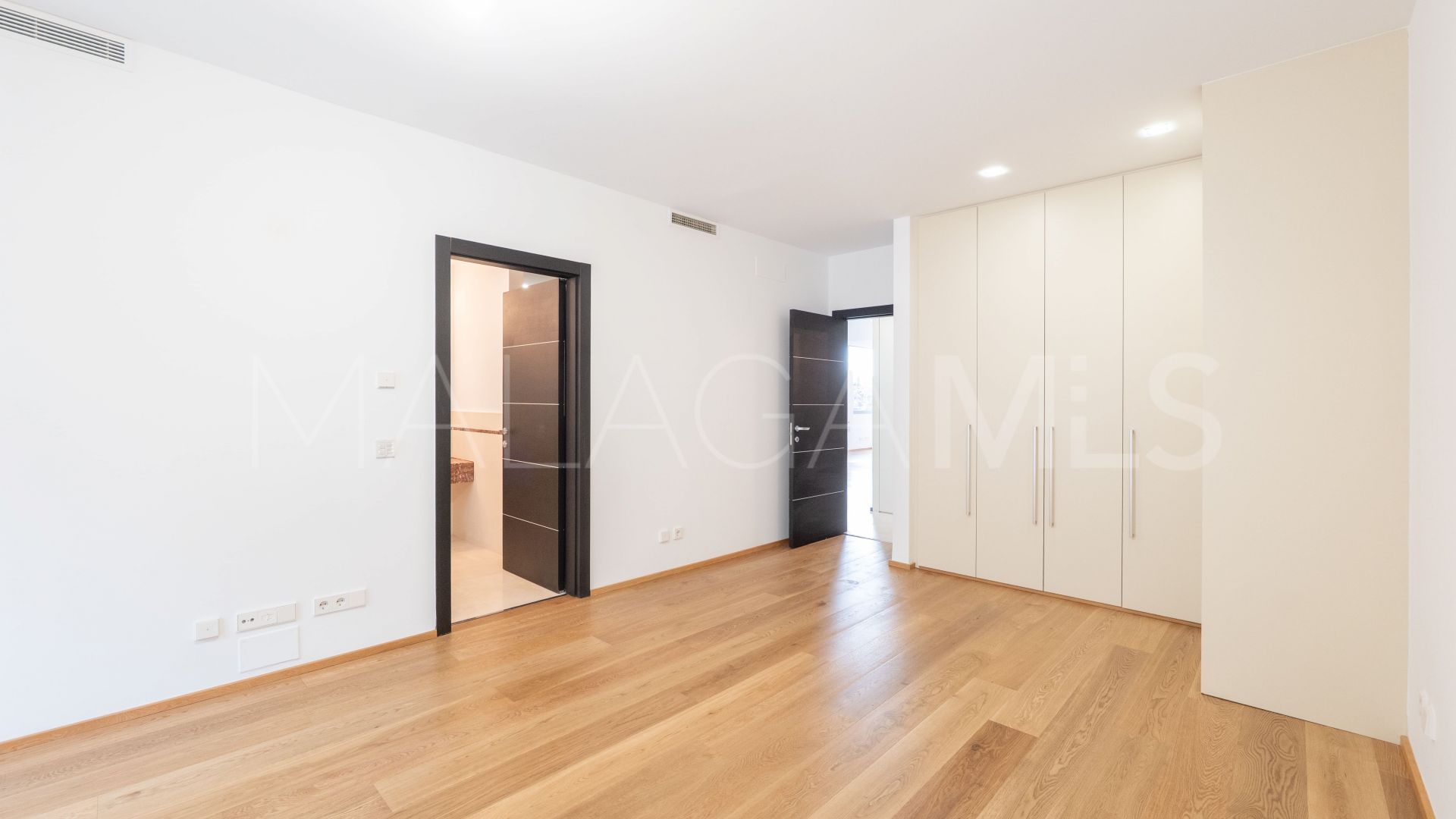 Town house for sale in Meisho Hills