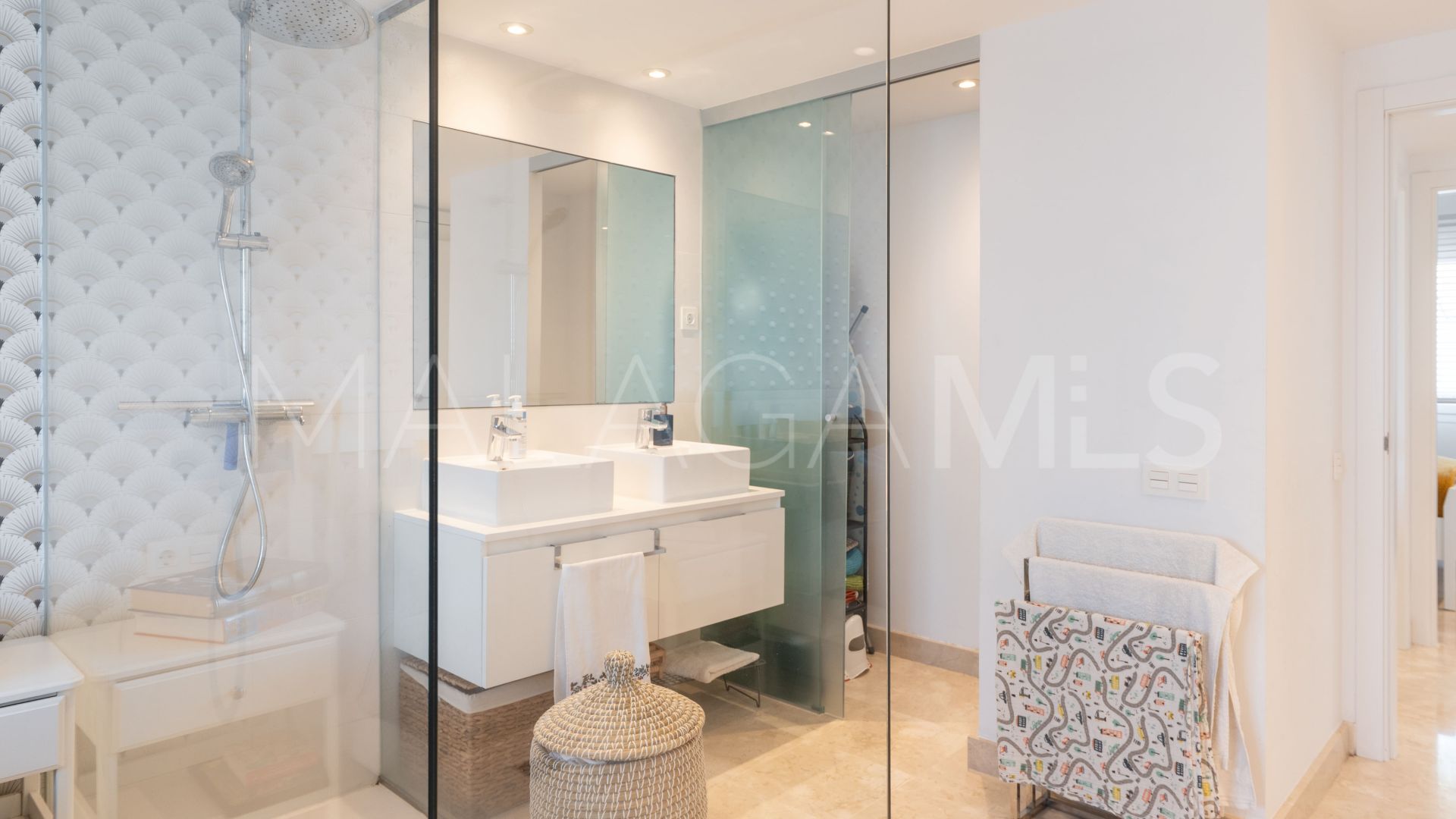 For sale ground floor apartment in Paraiso Pueblo