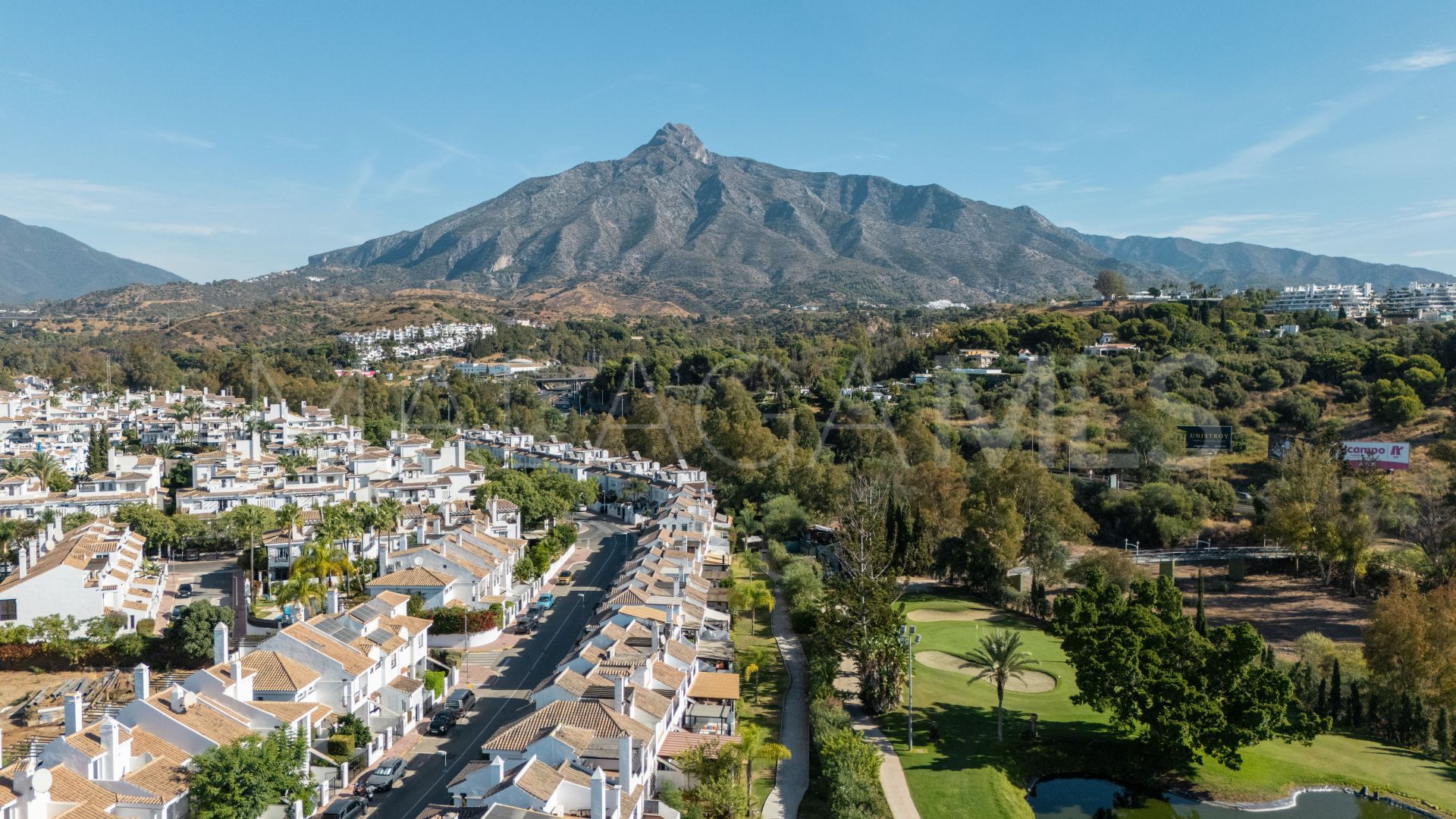 Zweistöckiges penthouse for sale in Los Naranjos de Marbella