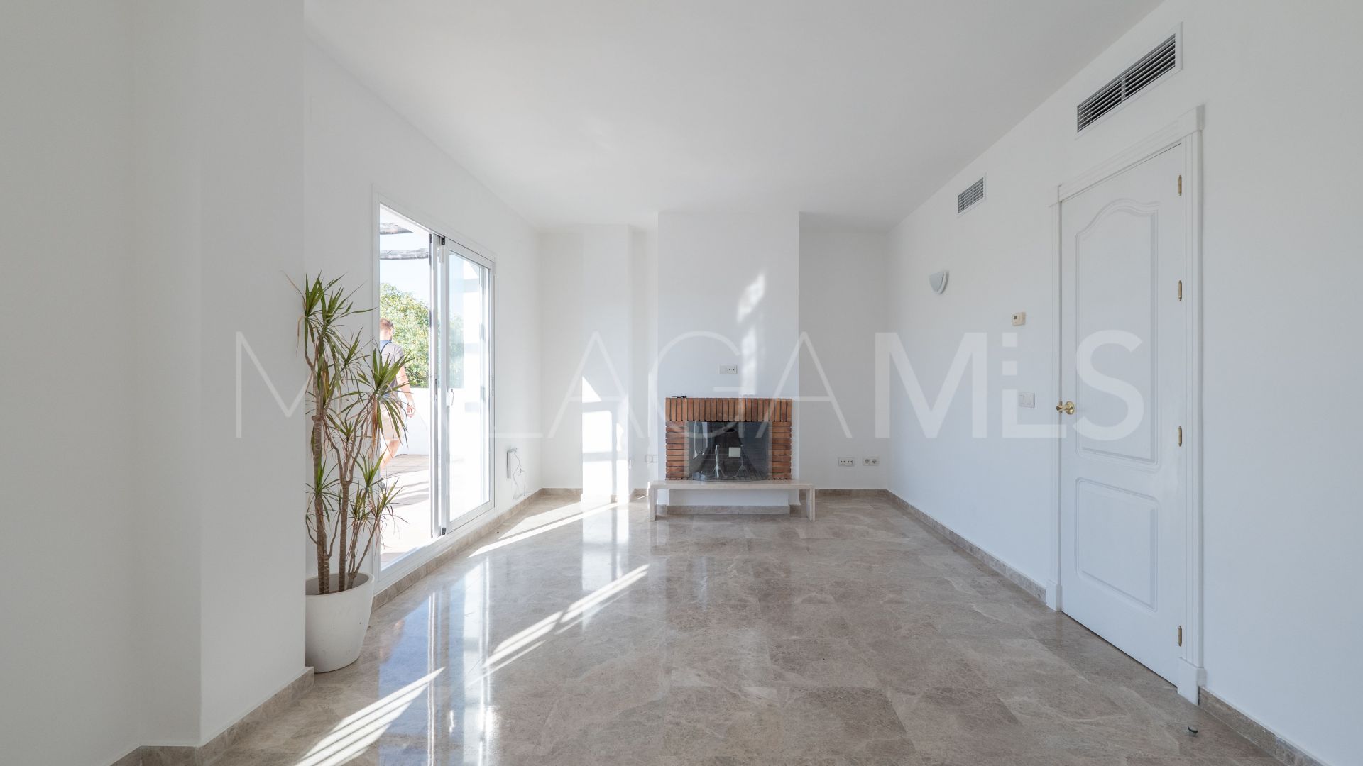 Zweistöckiges penthouse for sale in Los Naranjos de Marbella