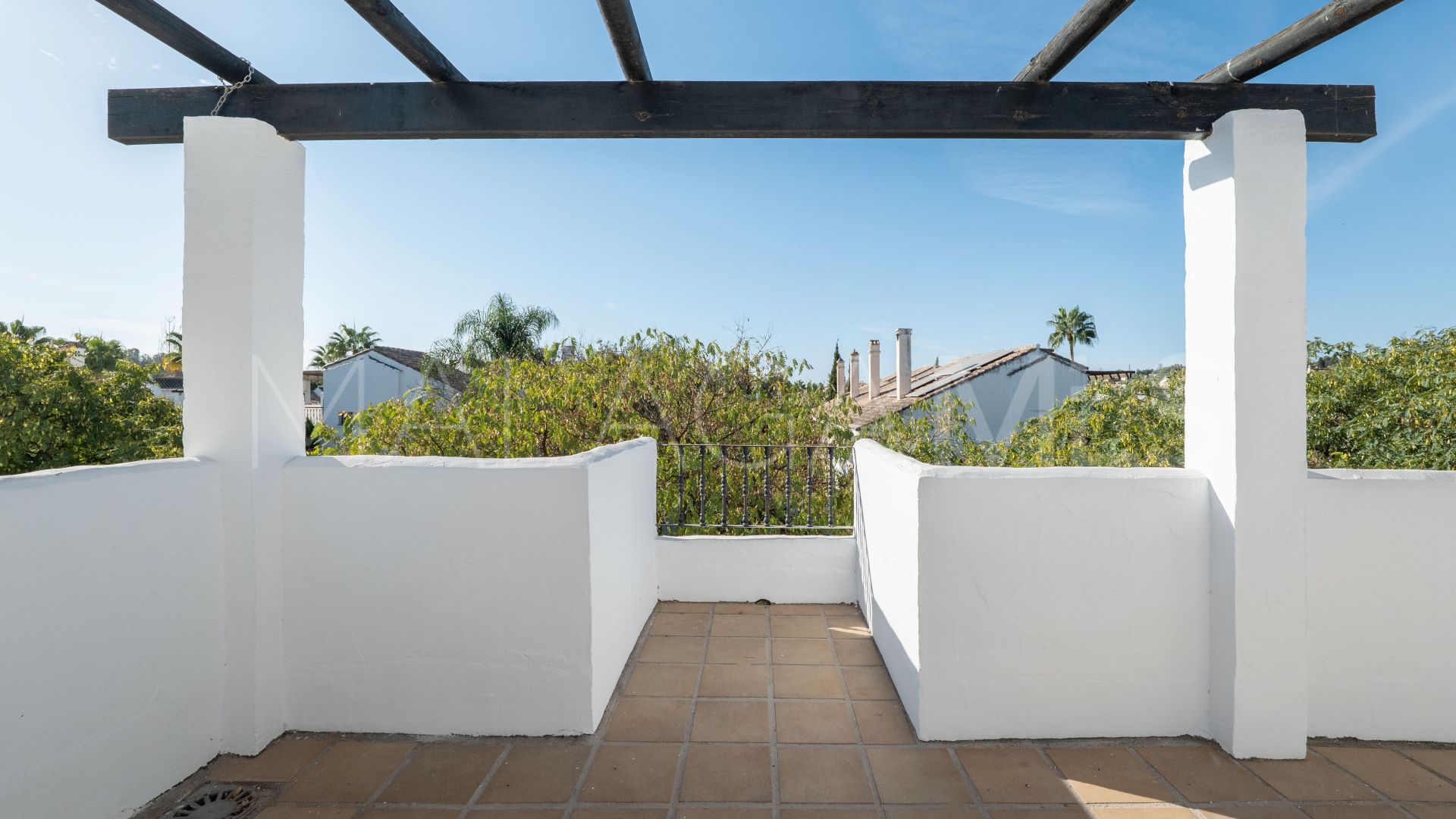 Zweistöckiges penthouse for sale in Los Naranjos de Marbella