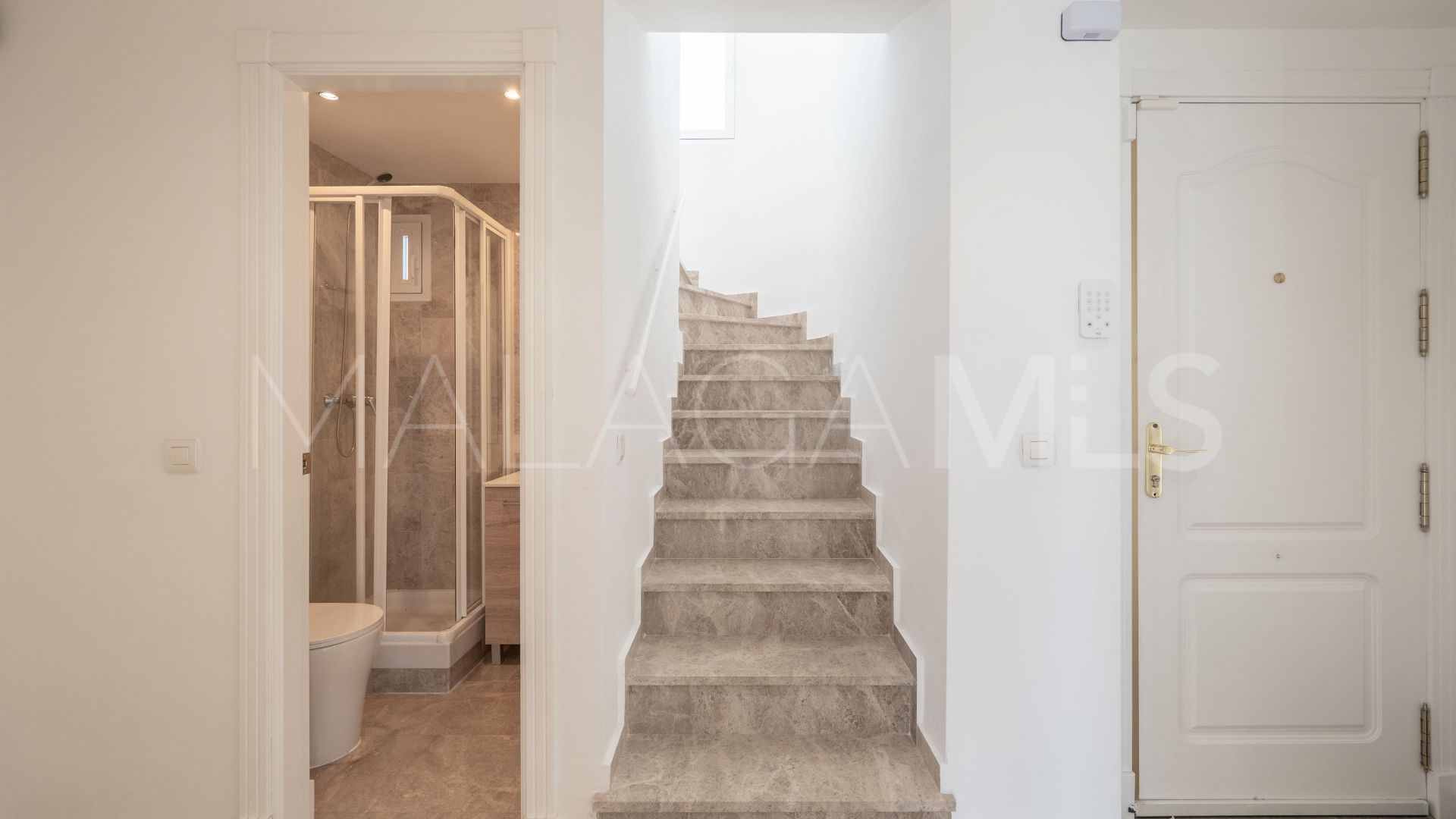 Zweistöckiges penthouse for sale in Los Naranjos de Marbella