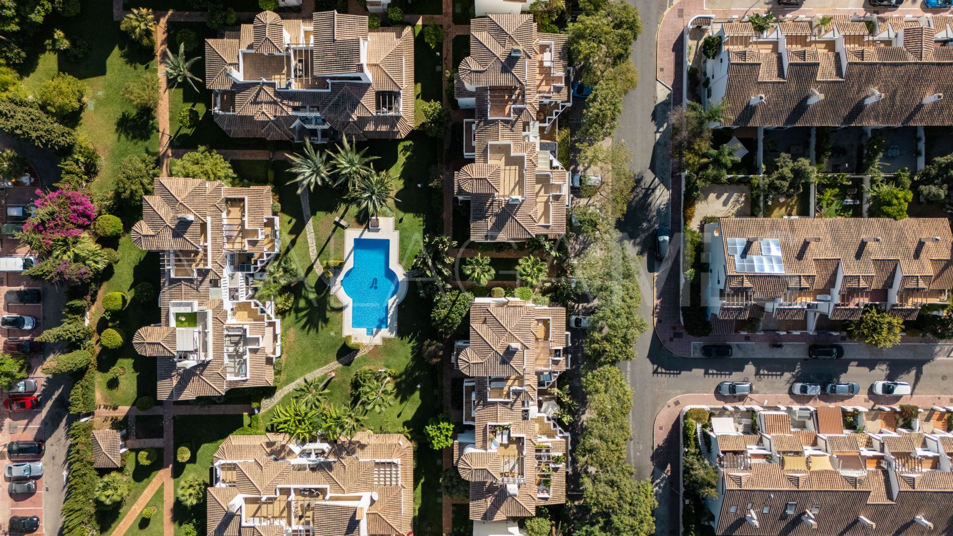 Zweistöckiges penthouse for sale in Los Naranjos de Marbella